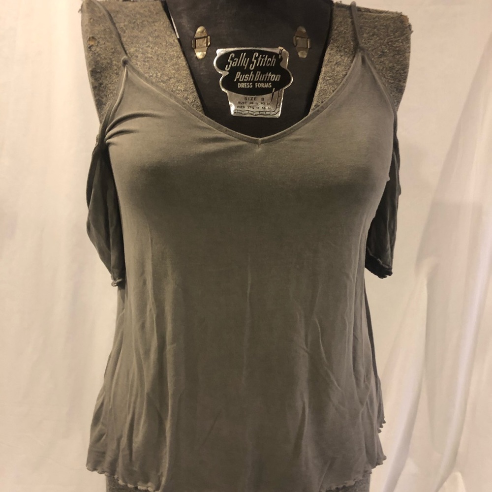 Soft & sexy AEO tee!